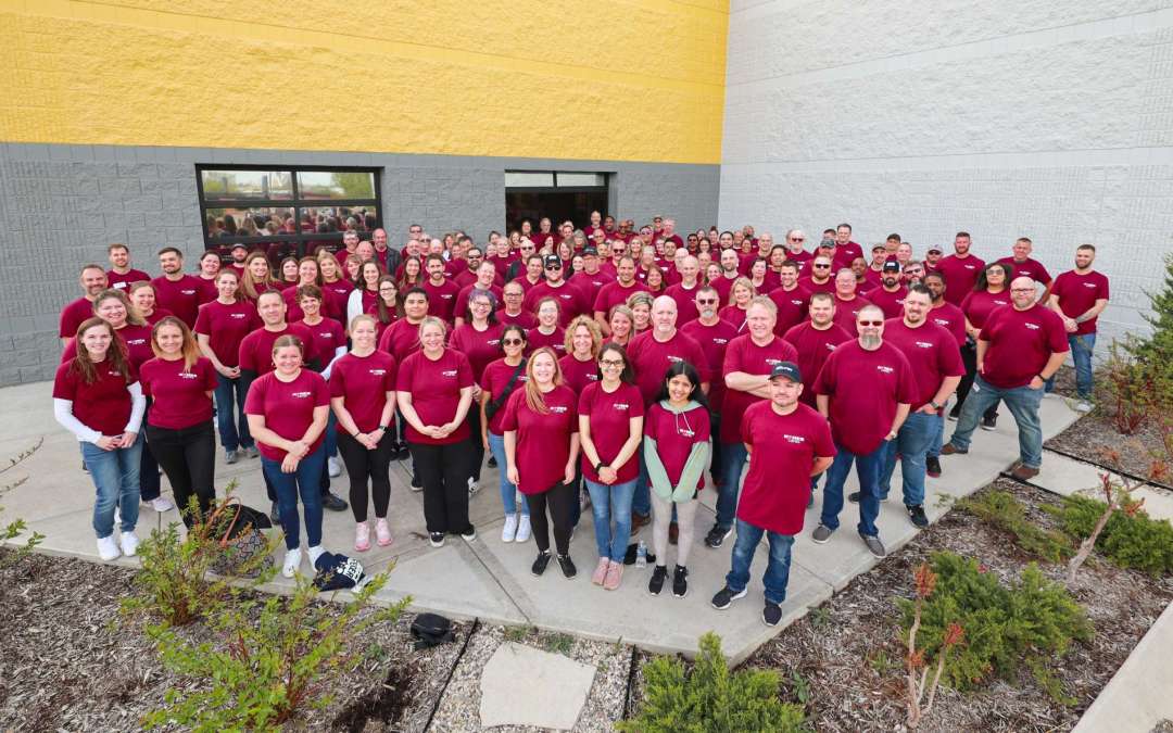 150 Kohl’s volunteers simultaneously build 600 Stockboxes and sort 20,000 pounds of food